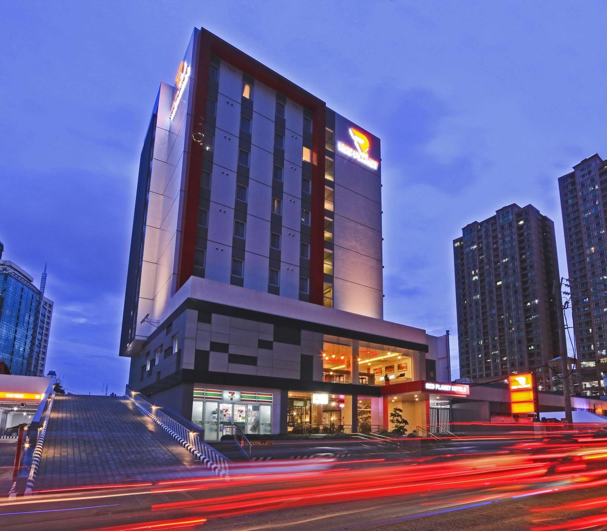 Red Planet Makati Amorsolo Makati City Exterior foto