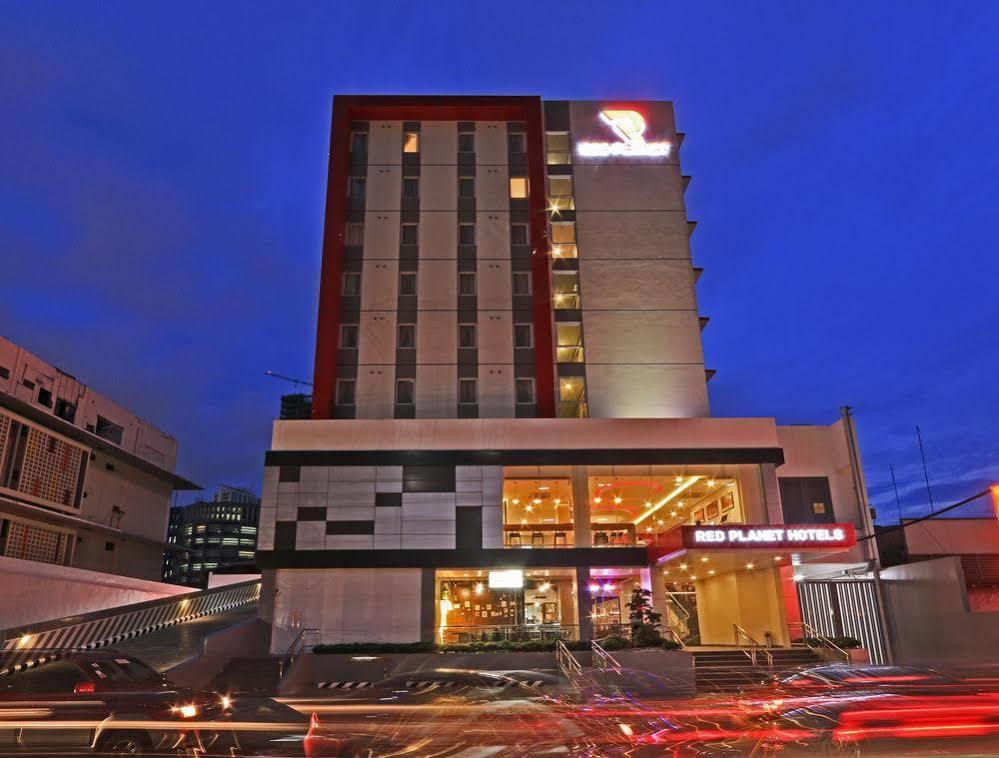 Red Planet Makati Amorsolo Makati City Exterior foto